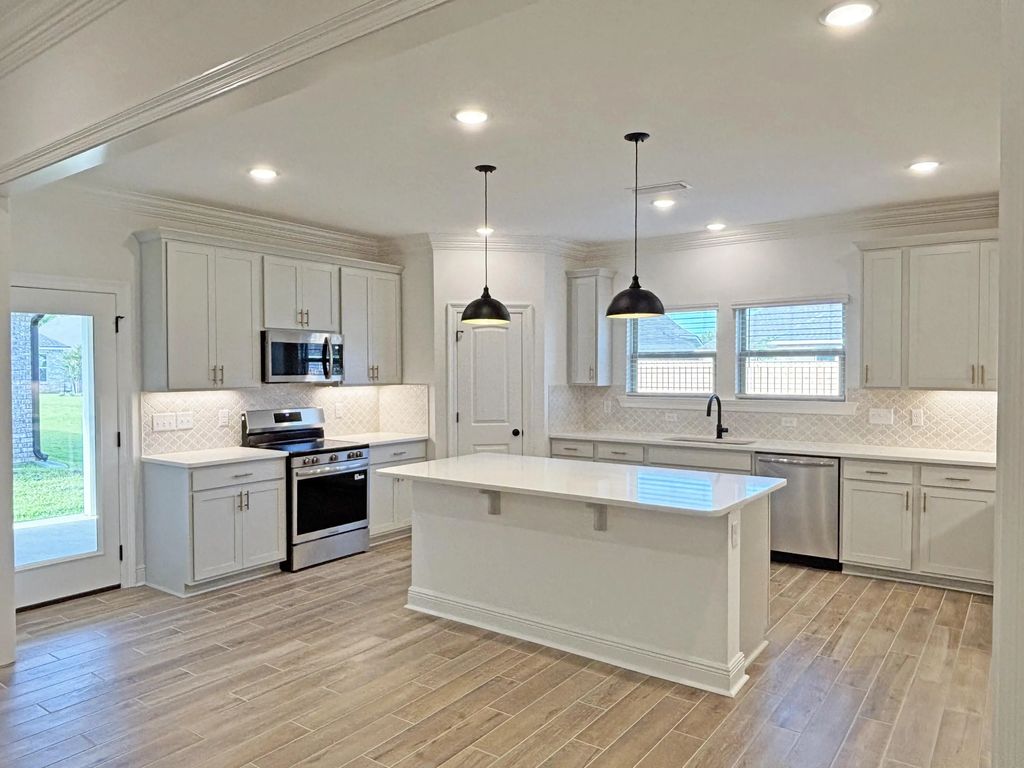 3 of 22 - 345 E Tweet Street, Freeport, FL