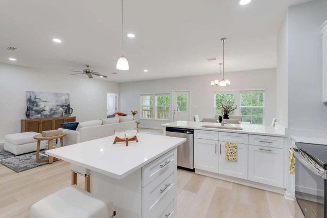 24 Riverwalk Circle, Freeport