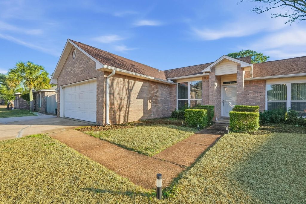 8563 Vehlin Court, Navarre