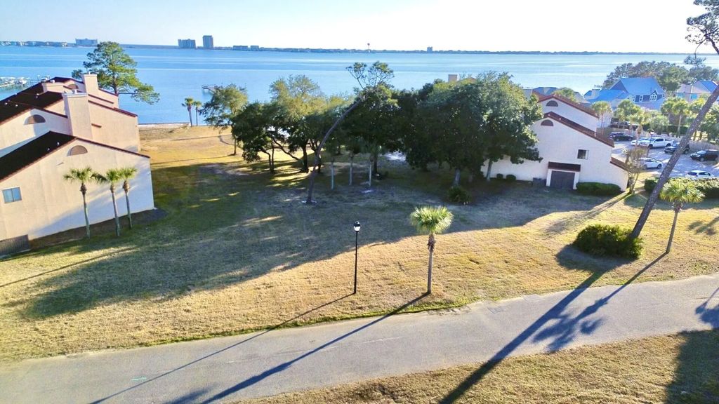 8269 Navarre Parkway, Navarre