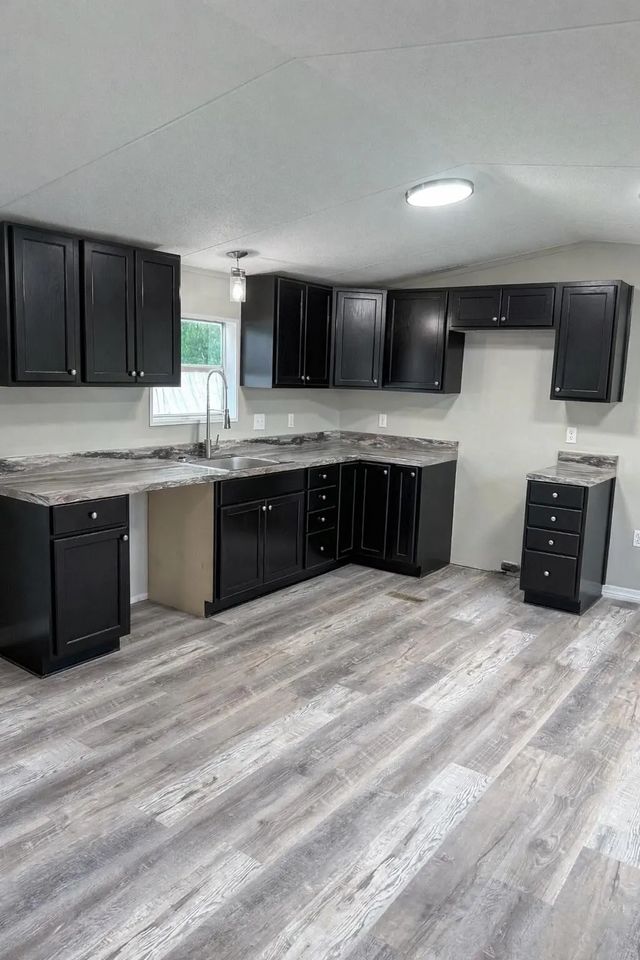 Photo of Listing #994688