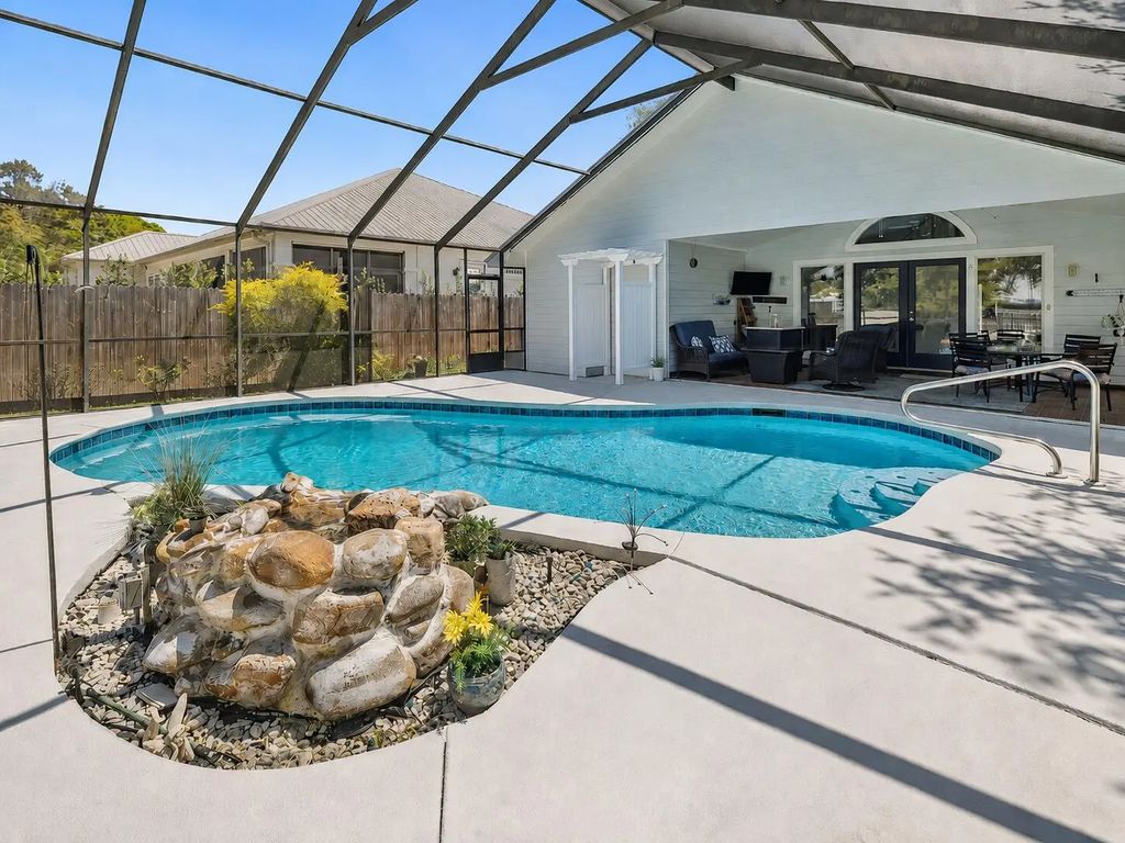 550 Seabreeze Circle, Seacrest