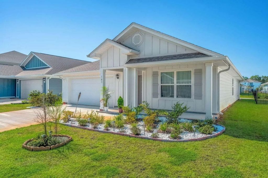 103 Riverwalk Circle, Freeport
