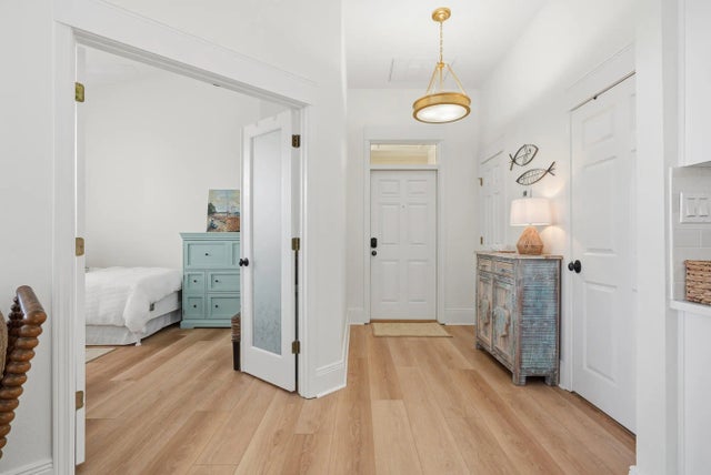 Photo of Listing #995312