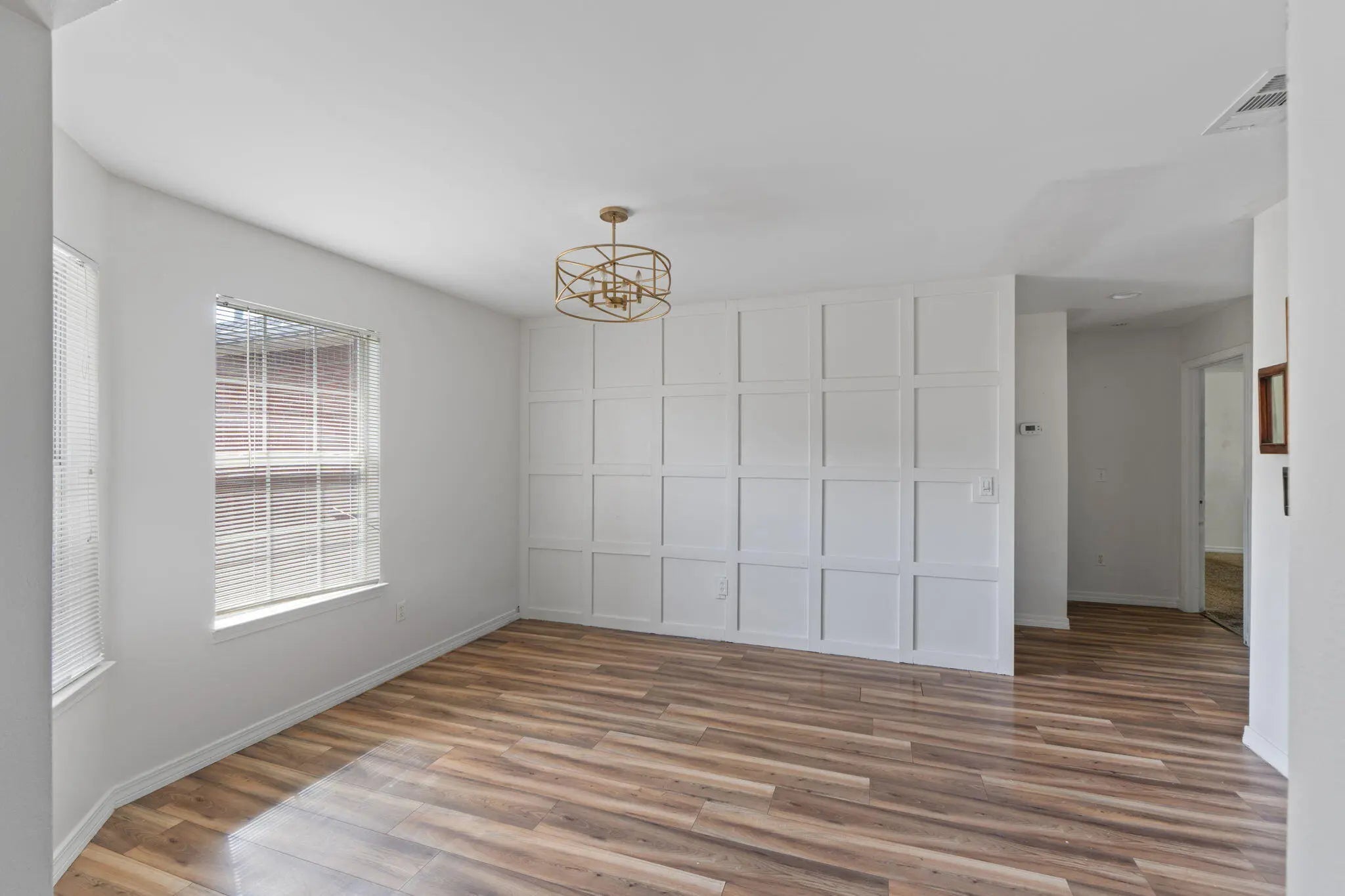 Photo of Listing #995353