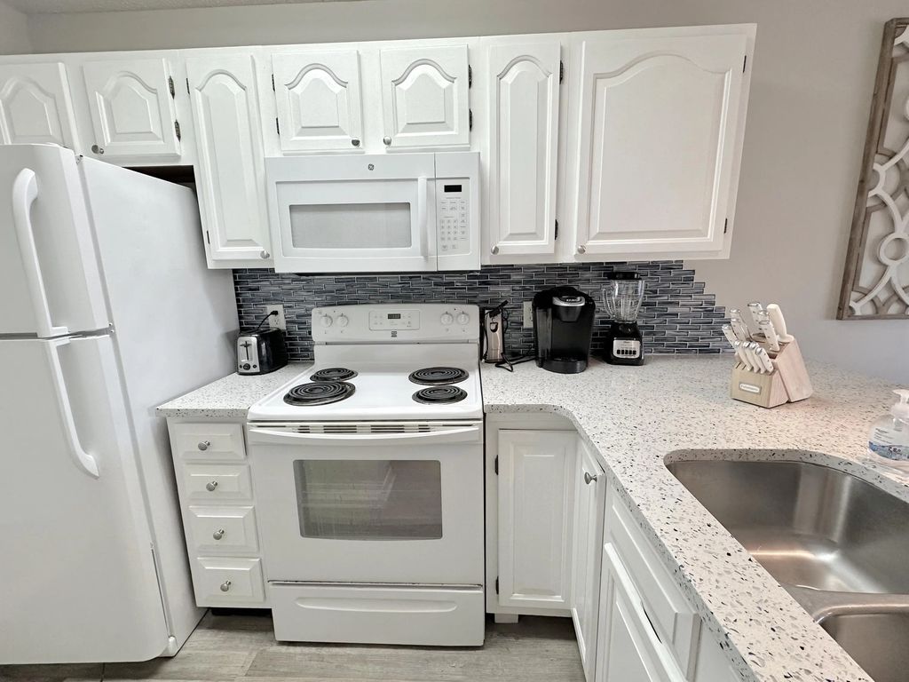 18 of 57 - 8730 S Thomas Drive Unit 213, Panama City Beach, FL