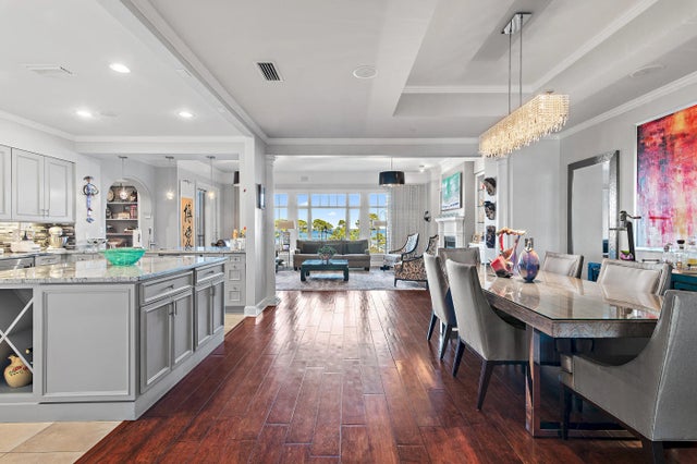 Photo of Listing #995296