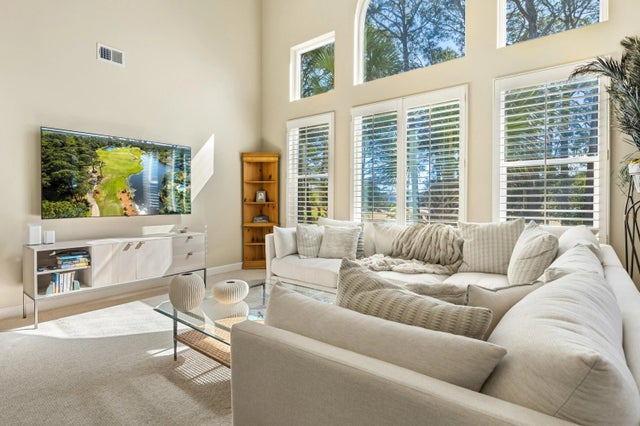 Photo of Listing #995232