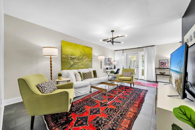 Photo of Listing #997592