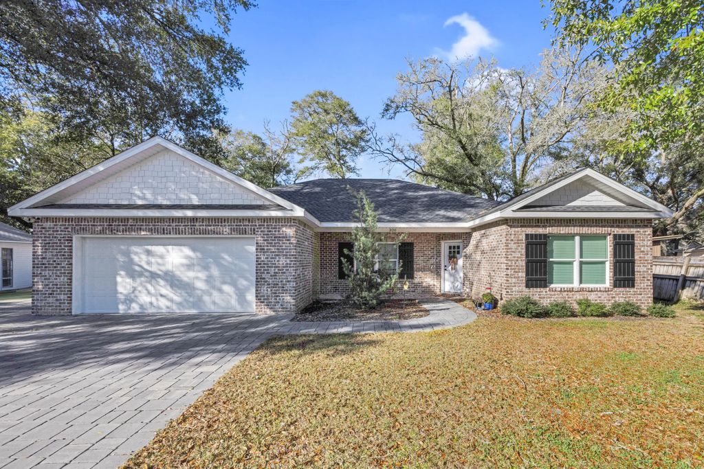 320 N Cedar Avenue, Niceville