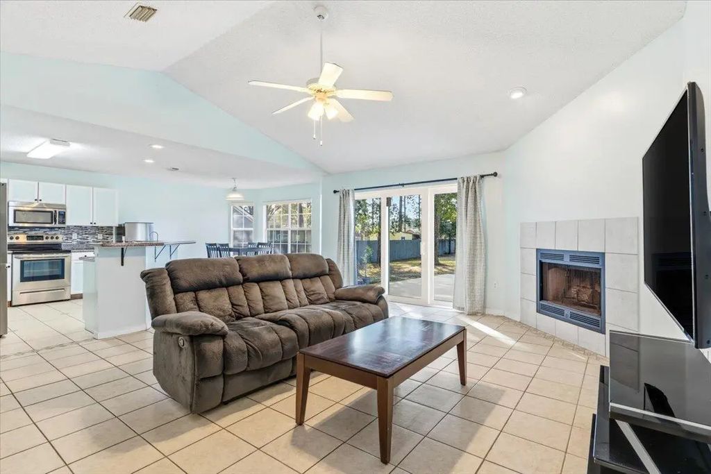 7095 Jasper Street, Navarre