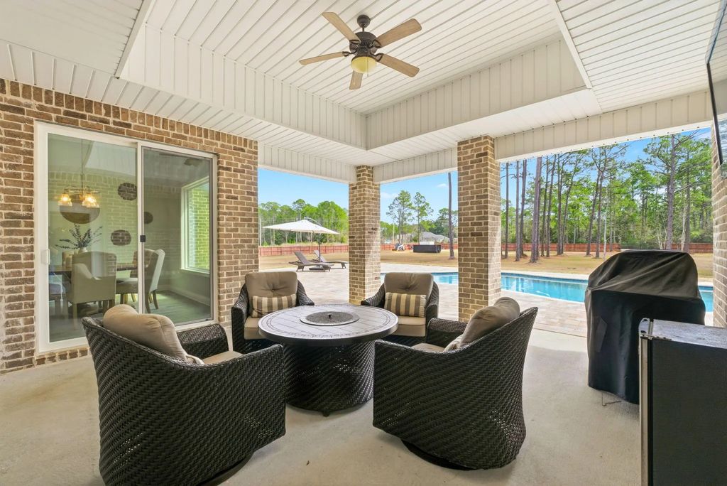 6735 E Bay Boulevard, Navarre