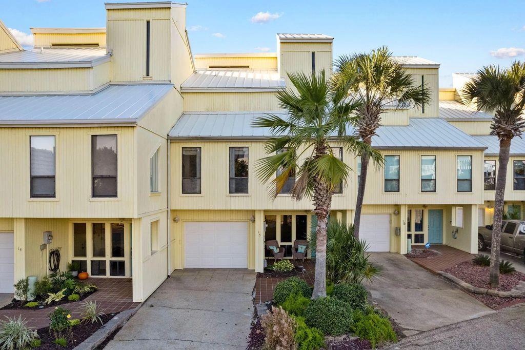 8520 Gulf Boulevard 15, Navarre