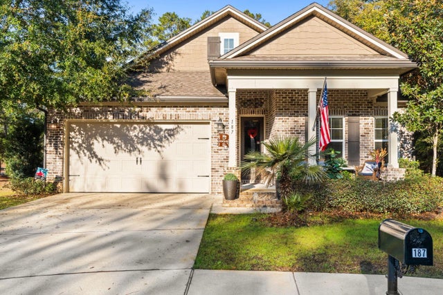 187 Autumn Avenue, Freeport