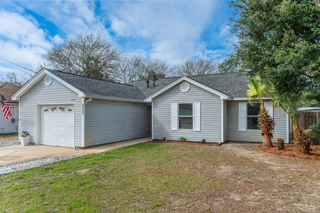 2137 Estates Circle, Navarre