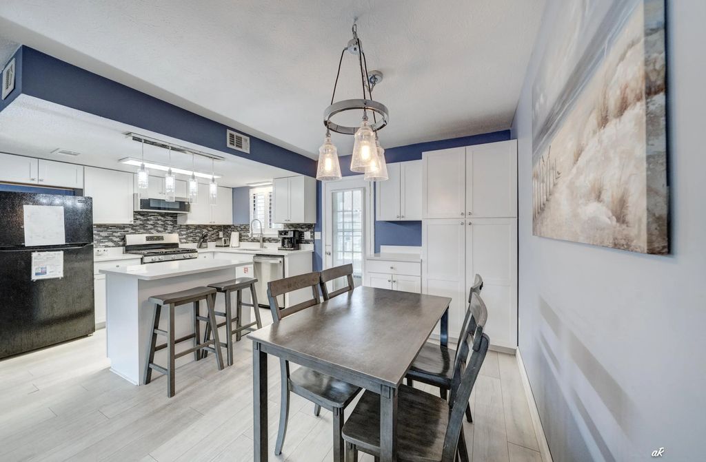 11 of 35 - 143 W Leslie Lane -, Panama City Beach, FL