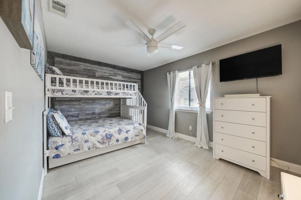 17 of 35 - 143 W Leslie Lane -, Panama City Beach, FL