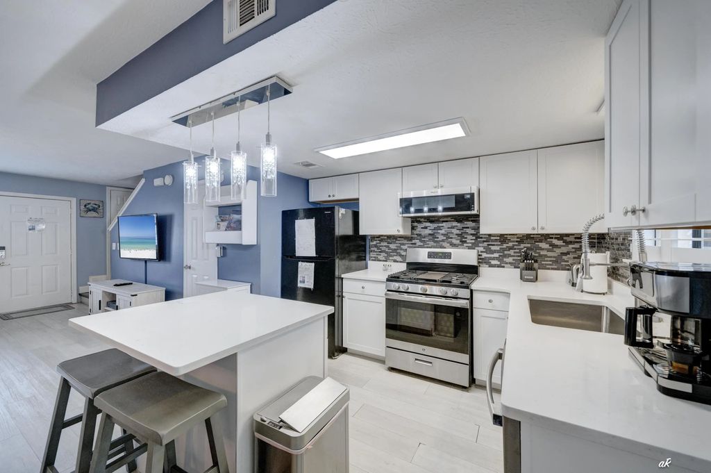 9 of 35 - 143 W Leslie Lane -, Panama City Beach, FL