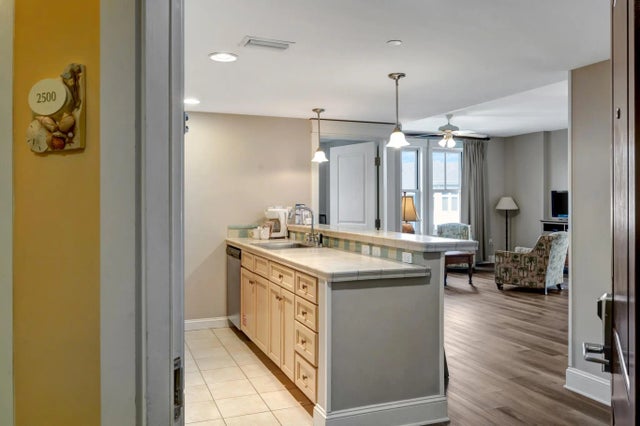 Photo of Listing #995677