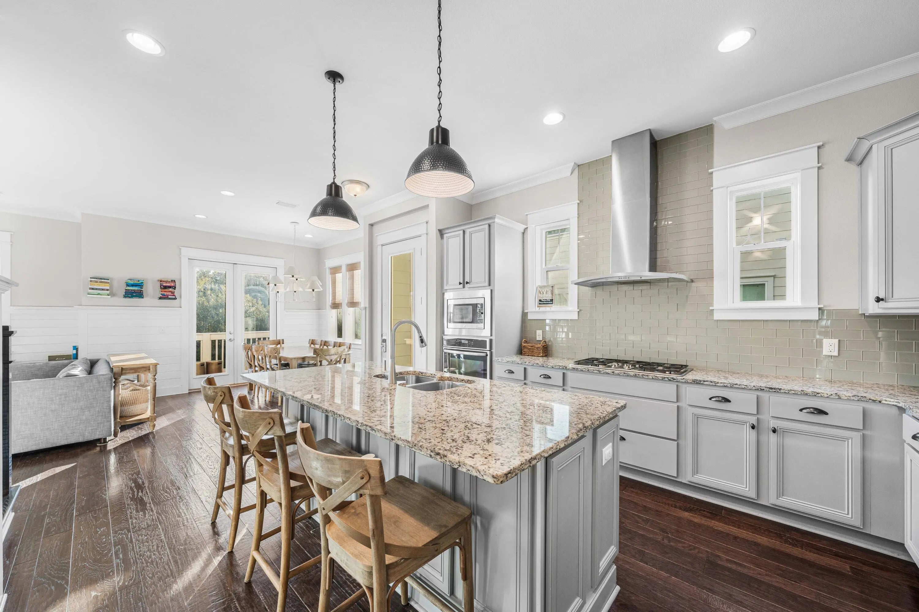 Photo of Listing #995918