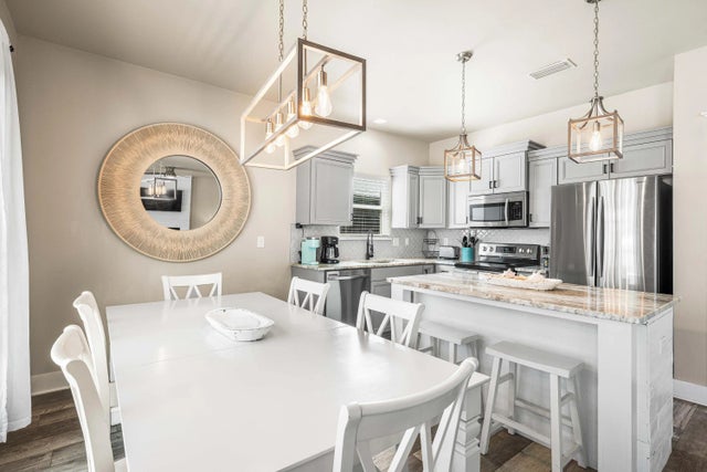 Photo of Listing #996390