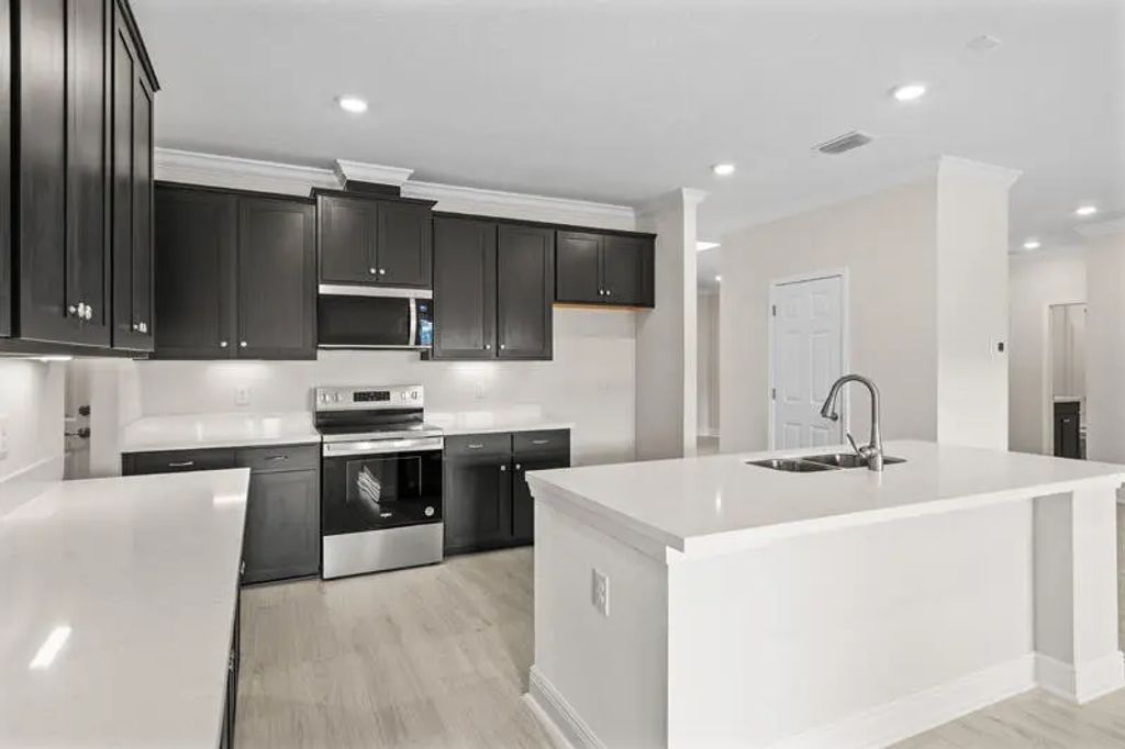 7 of 33 - 923 Coastal Breeze Drive, Freeport, FL