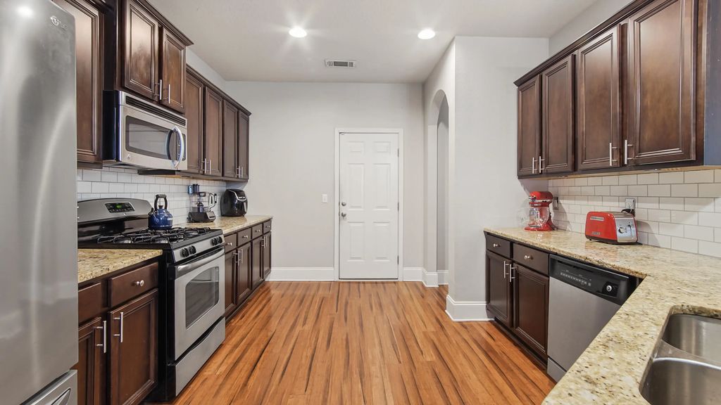 27 of 68 - 906 Symphony Way, Freeport, FL