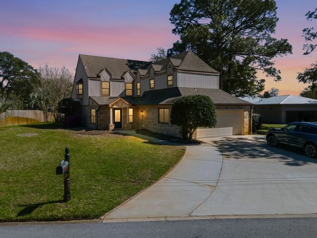 21 Neptune Drive, Mary Esther