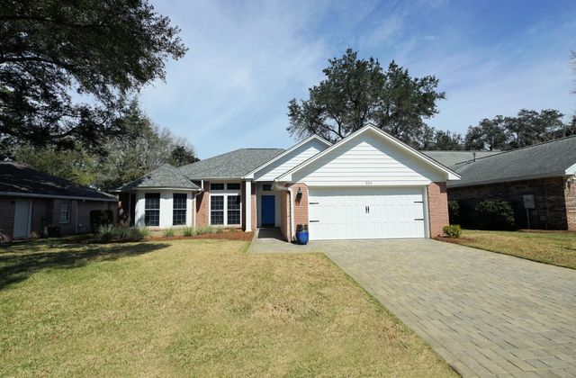 303 Parkwood Place, Niceville