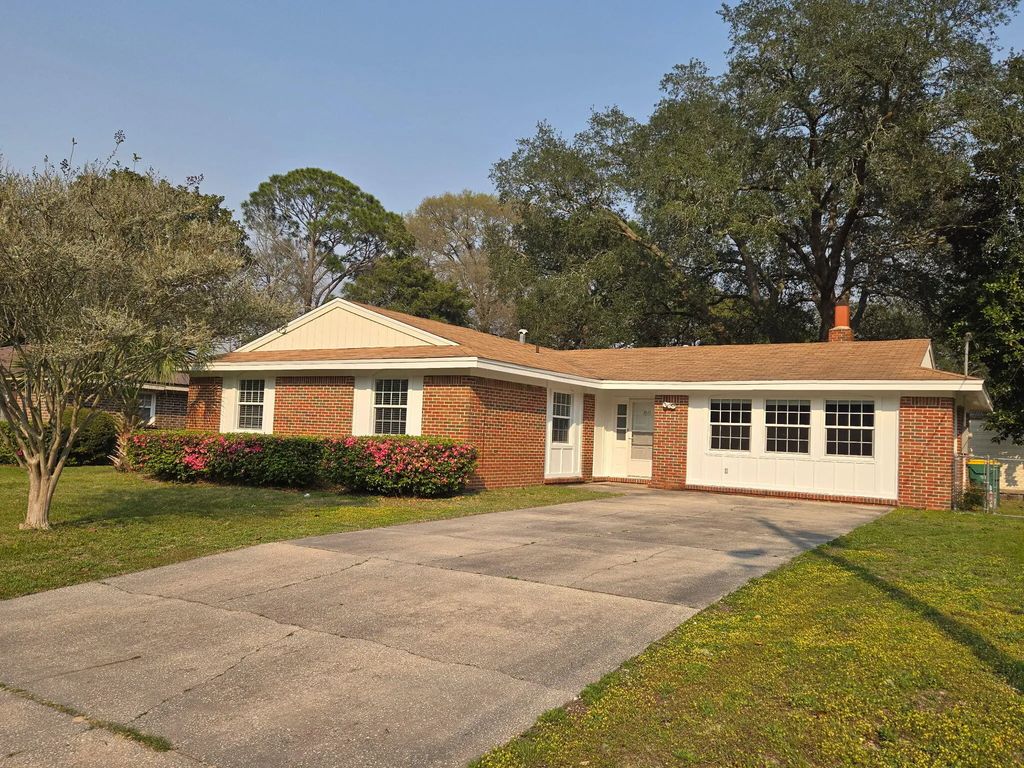 1011 Julia Avenue, Niceville