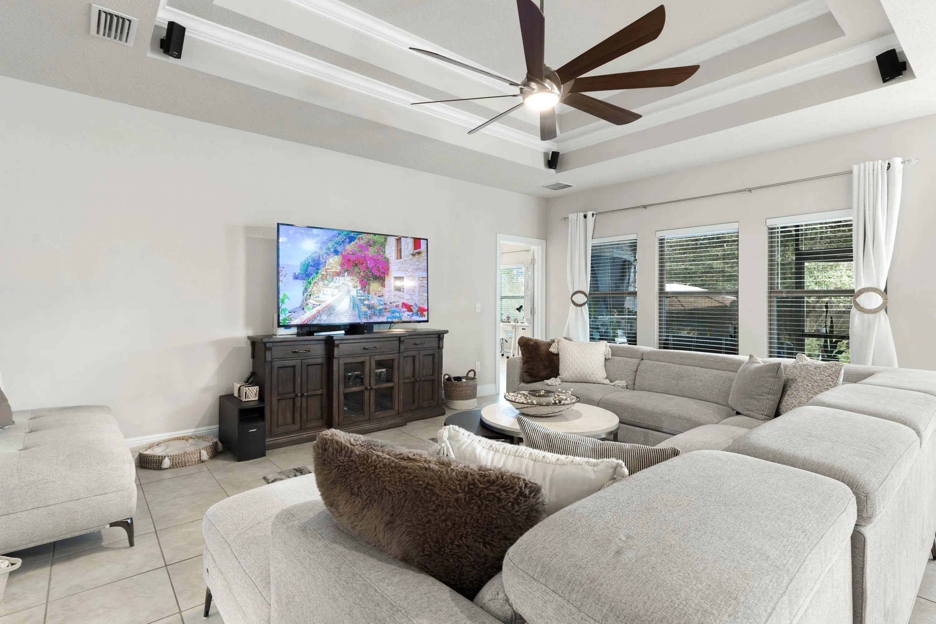 Photo of Listing #996276