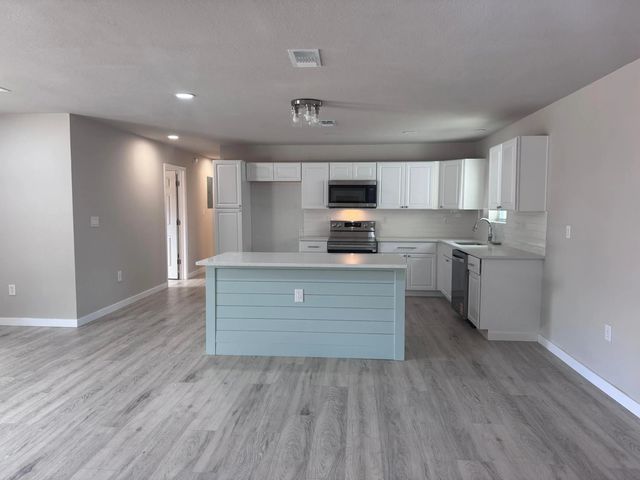 Photo of Listing #996708