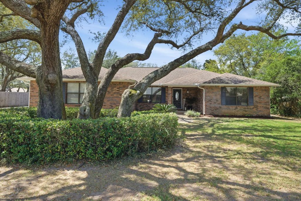 2569 Cypress Point Circle, Navarre