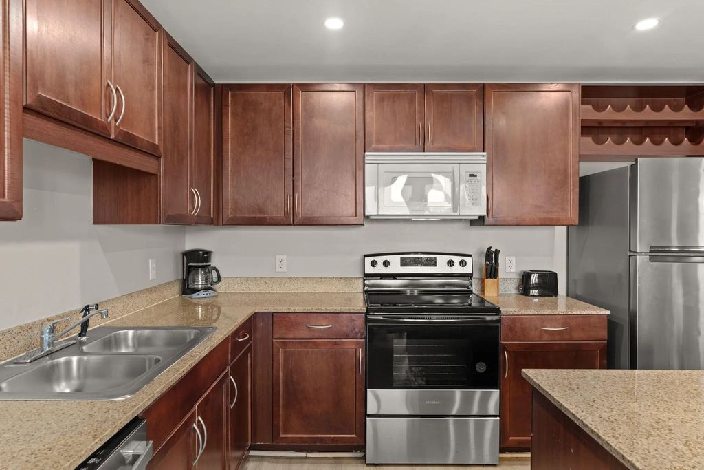 10 of 64 - 9860 S Thomas Drive 815, Panama City Beach, FL