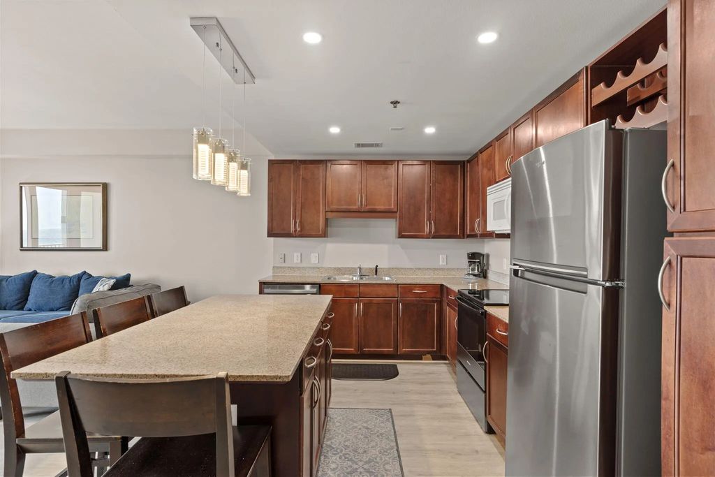 13 of 64 - 9860 S Thomas Drive 815, Panama City Beach, FL