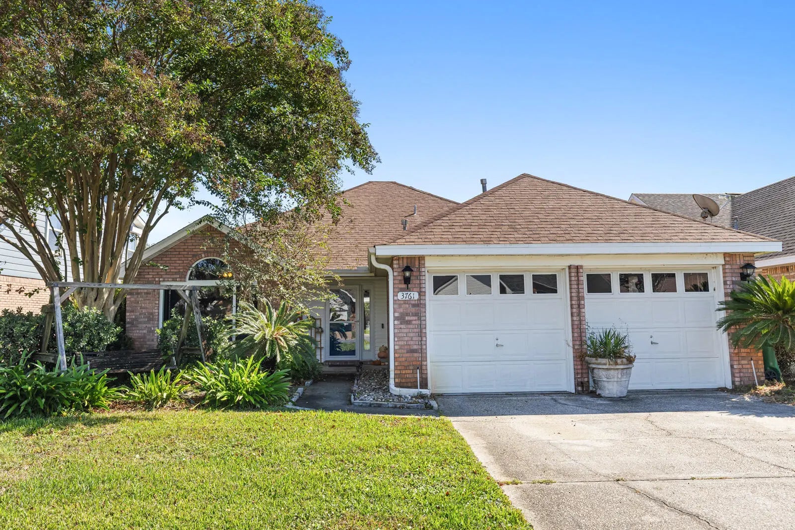 Photo of Listing #996399