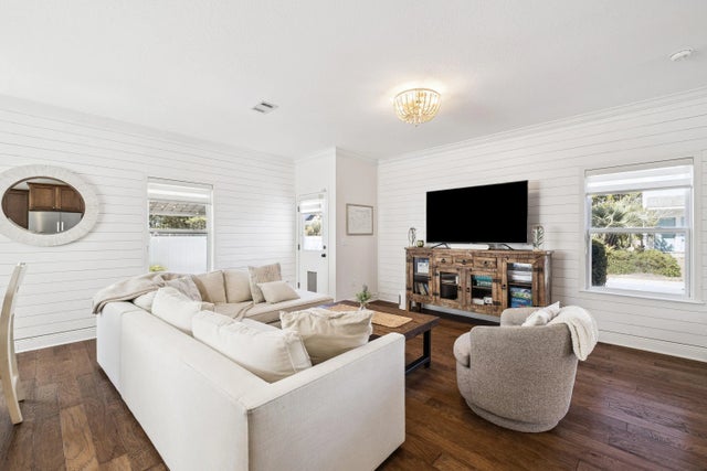 Photo of Listing #997870