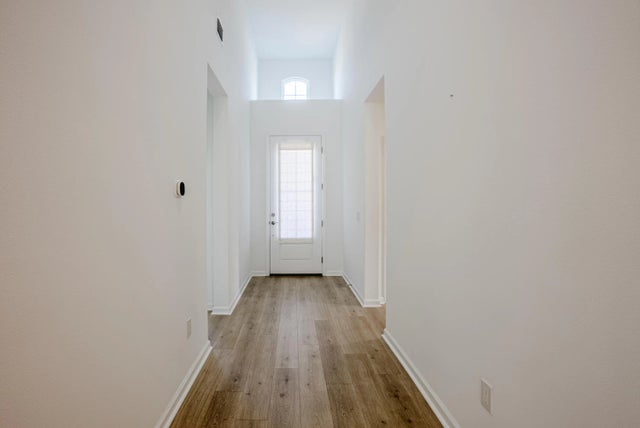 Photo of Listing #996417