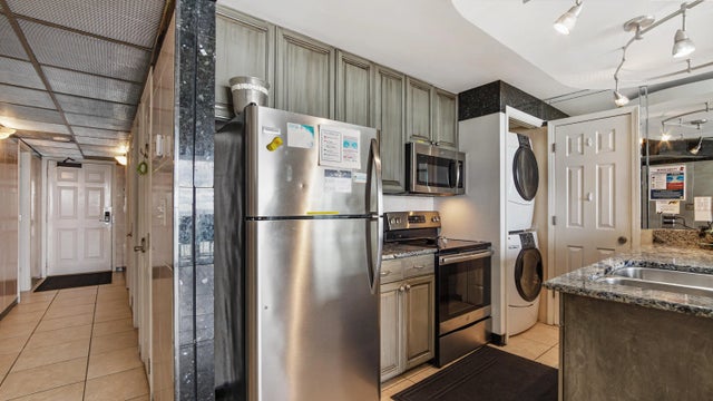 Photo of Listing #996432