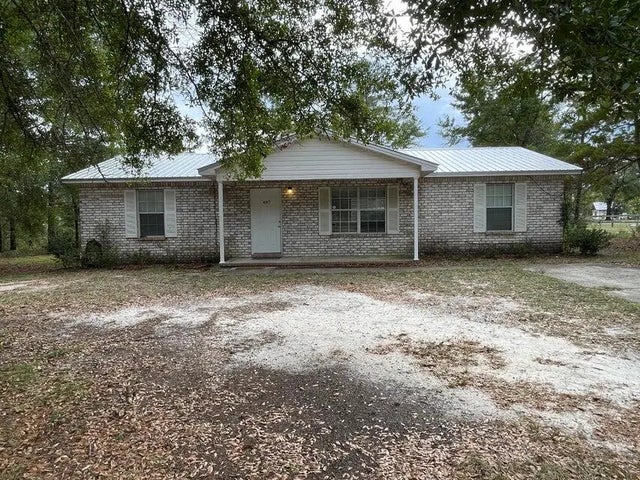 487 Woodlawn Road, Freeport.