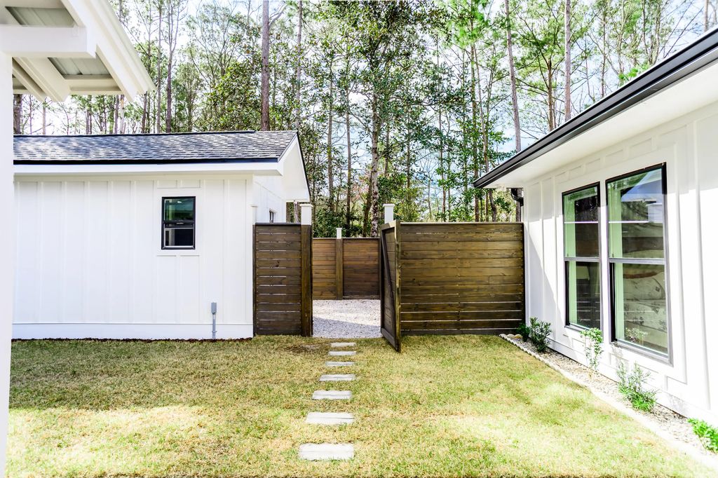 11 of 45 - 192 Bayou Circle, Freeport, FL