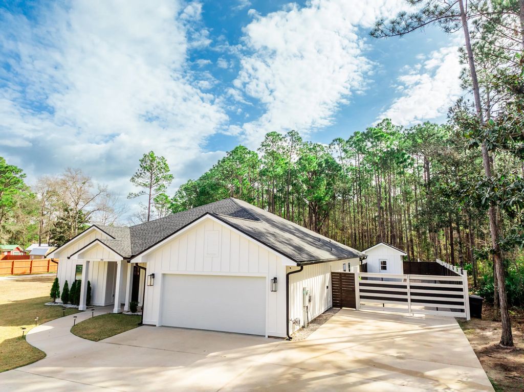 3 of 45 - 192 Bayou Circle, Freeport, FL