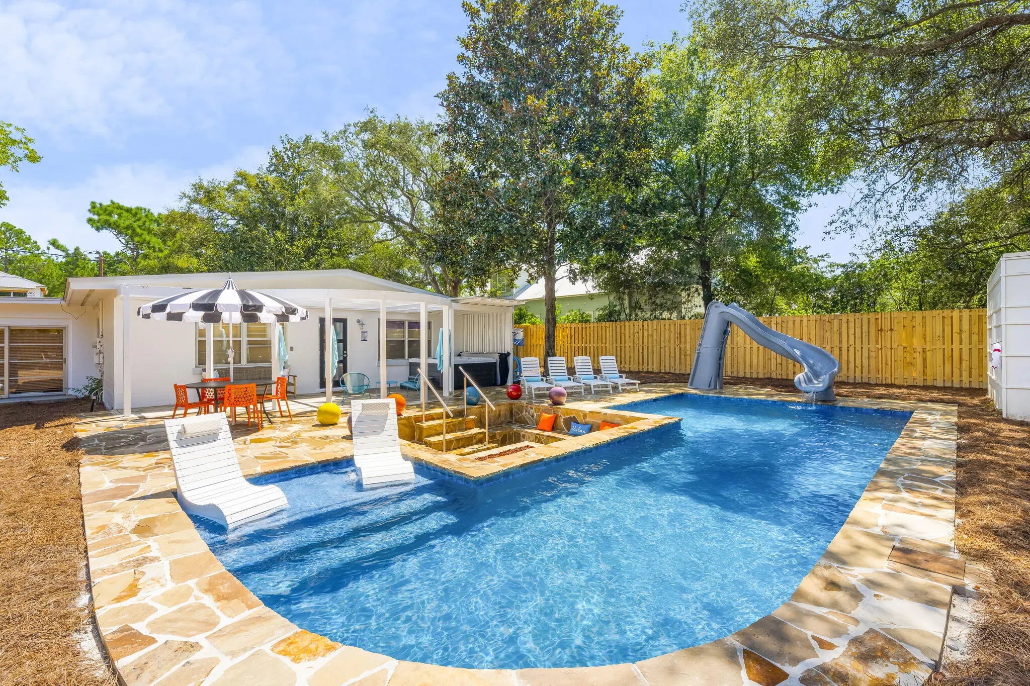 Photo of Listing #996504