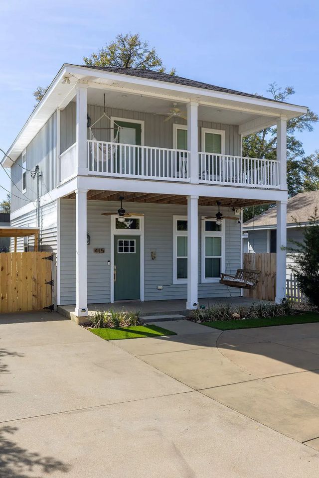 Photo of Listing #996702