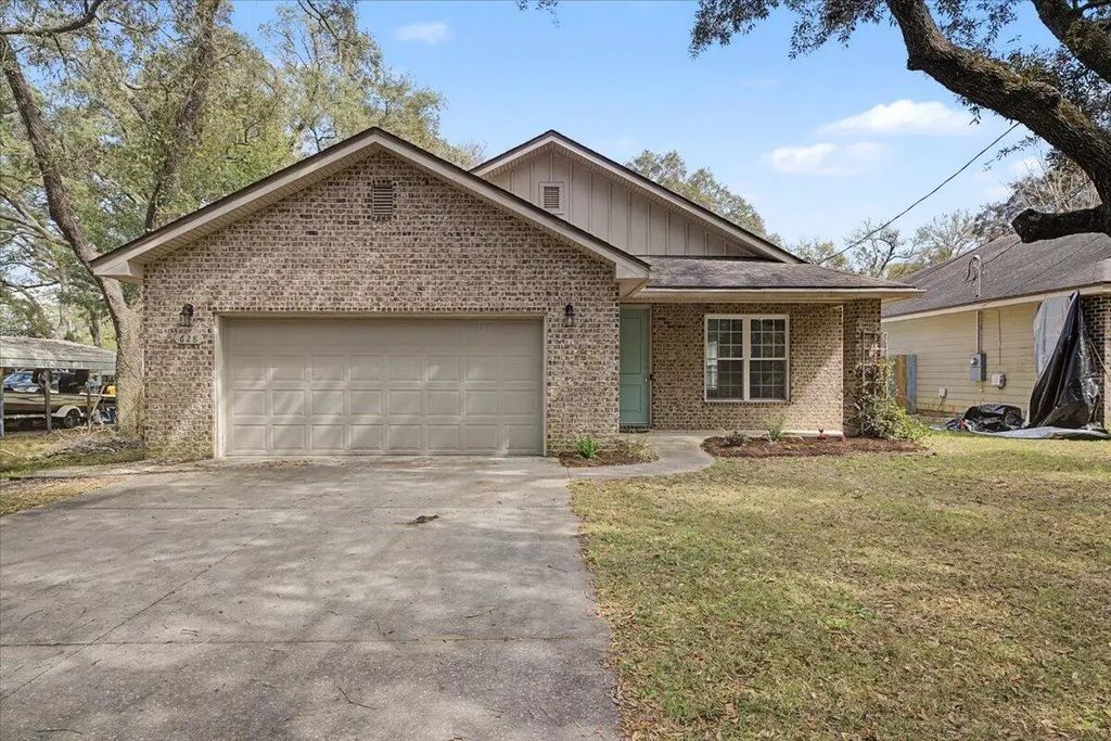 628 Hickory Avenue, Niceville