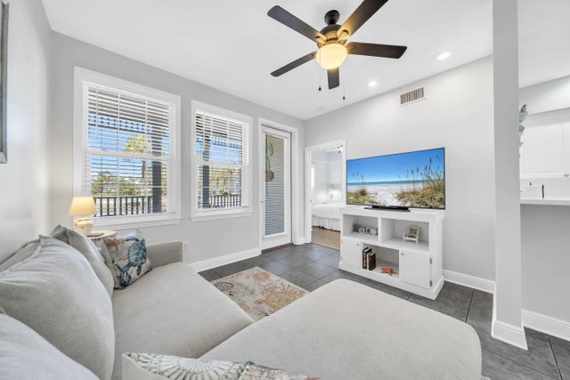 Photo of Listing #996879