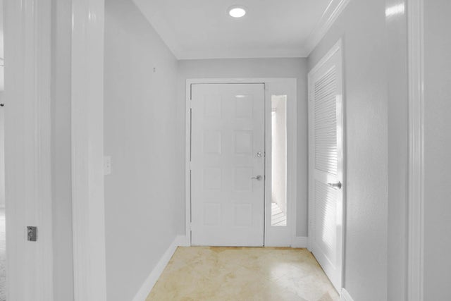 Photo of Listing #996821