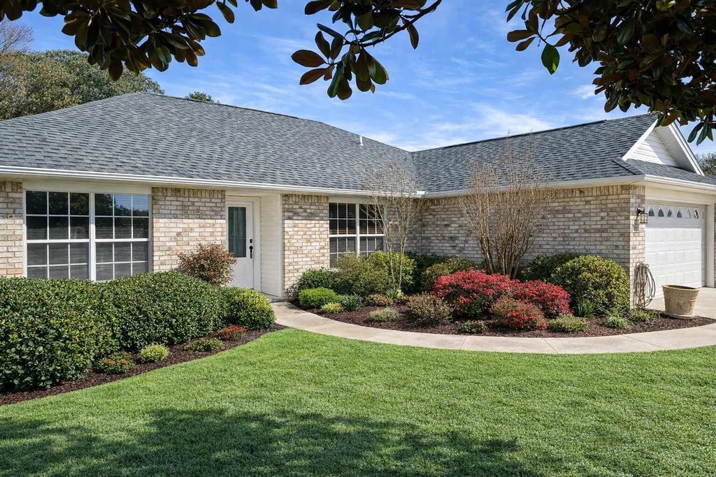 1945 Jessica Way, Navarre