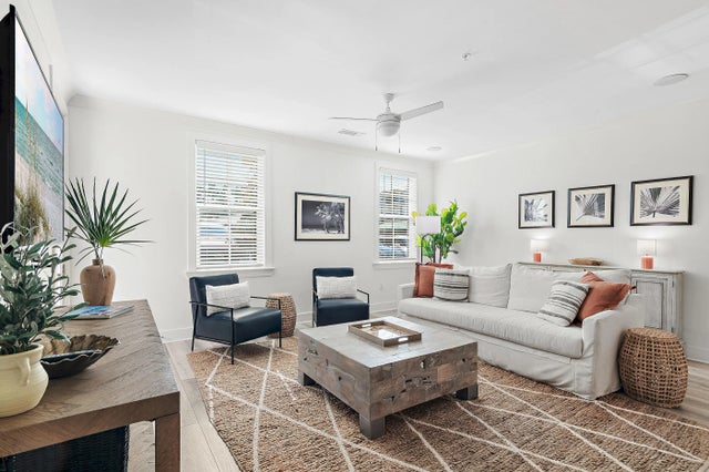 Photo of Listing #997976