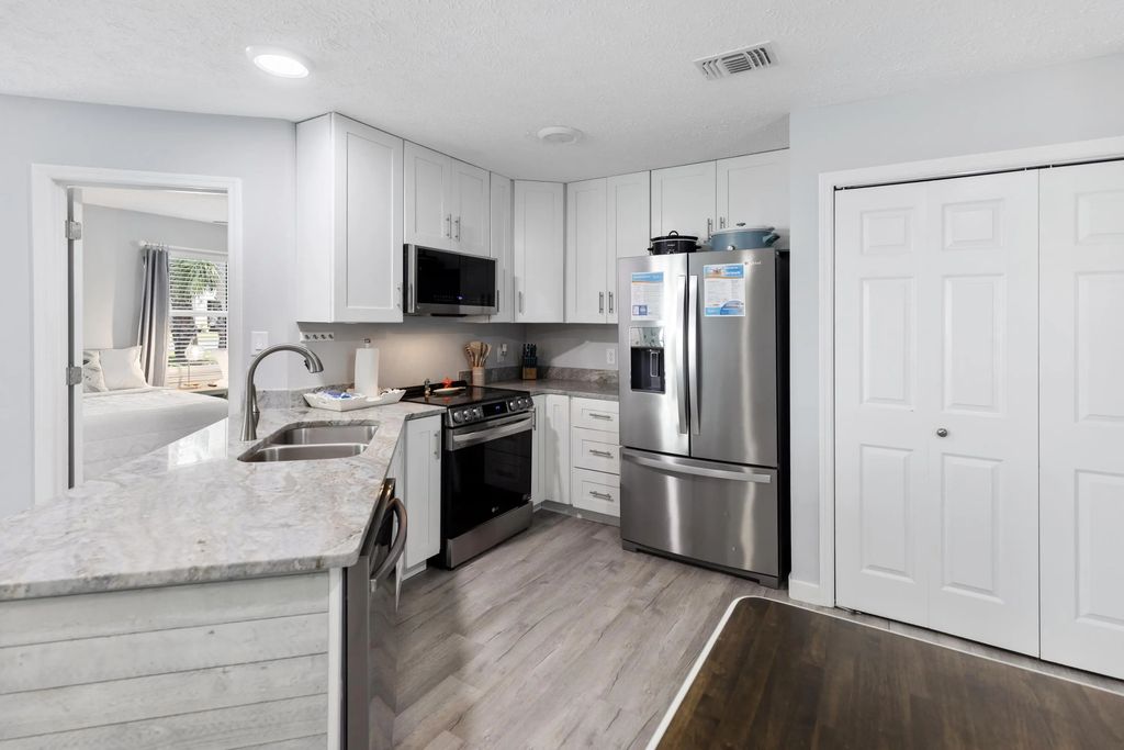 9 of 38 - 21401 Hilltop Avenue, Panama City Beach, FL